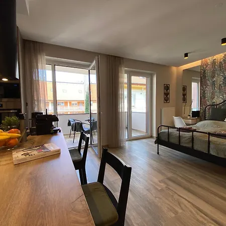 T27 Free Parking Ingyenes Zart Parkolo アパート