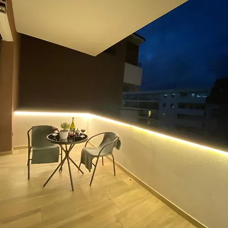 T27 - With Free Parking And Large Balcony Διαμέρισμα