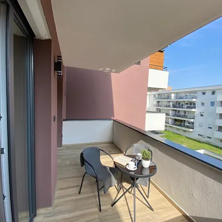 T27 - With Free Parking And Large Balcony Διαμέρισμα