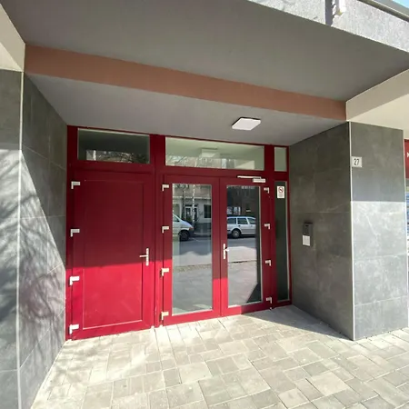 T27 Free Parking Ingyenes Zárt Parkoló Apartman Győr
