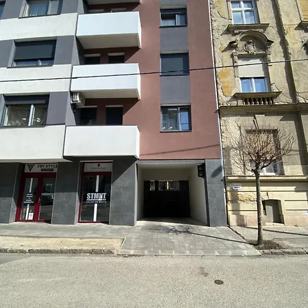 T27 Free Parking Ingyenes Zart Parkolo アパート *